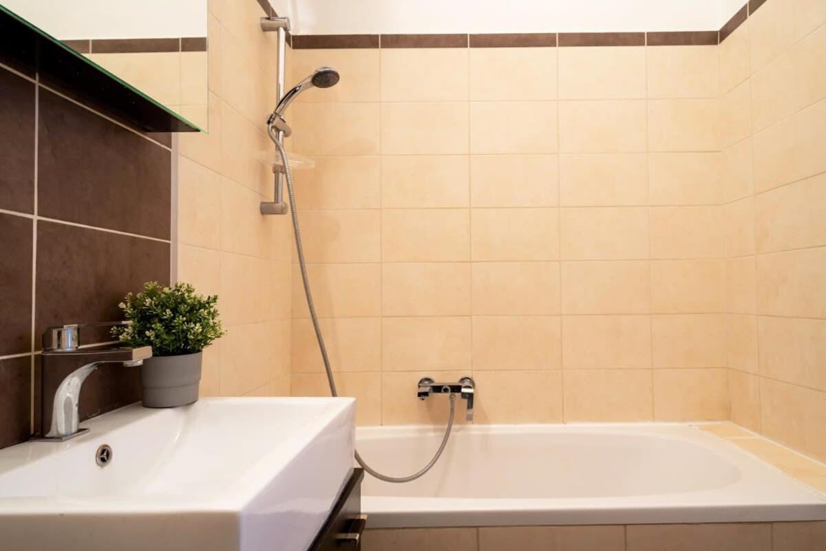 Lovely Downtown Apartment Close To The Basilica Budapest Exterior foto